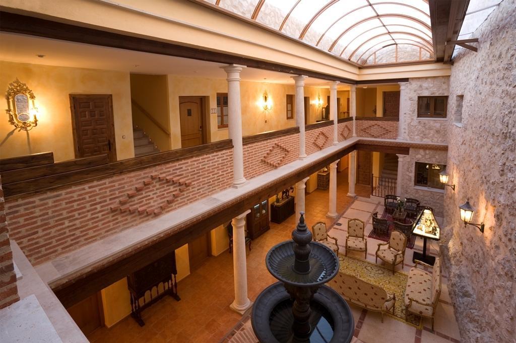 Residencia Real Del Castillo De Curiel Curiel de Duero Екстериор снимка