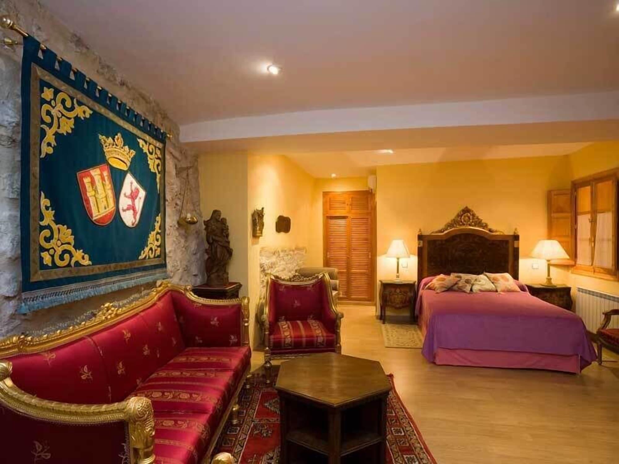 Residencia Real Del Castillo De Curiel Curiel de Duero Екстериор снимка