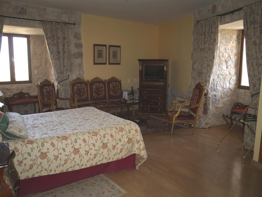 Residencia Real Del Castillo De Curiel Curiel de Duero Екстериор снимка