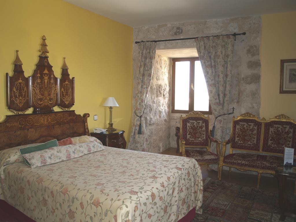 Residencia Real Del Castillo De Curiel Curiel de Duero Екстериор снимка