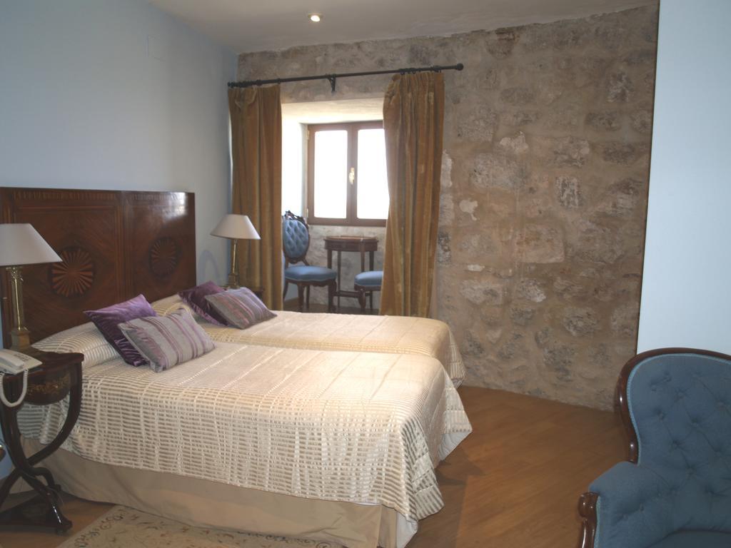 Residencia Real Del Castillo De Curiel Curiel de Duero Екстериор снимка