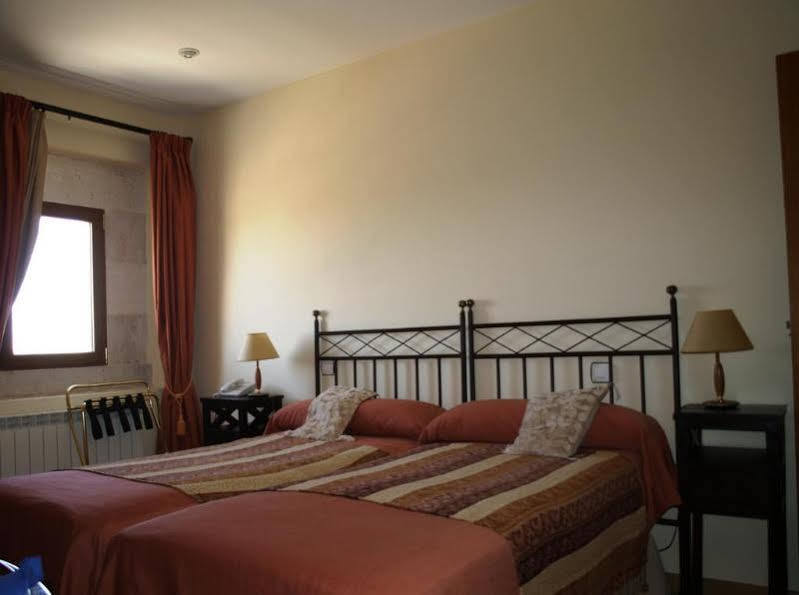 Residencia Real Del Castillo De Curiel Curiel de Duero Екстериор снимка